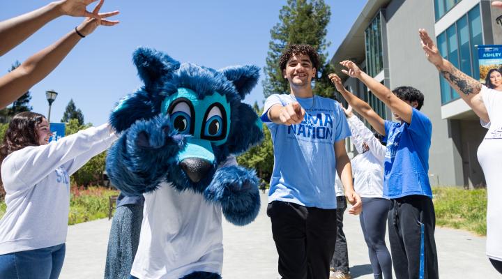 Lobo with students